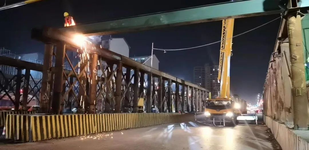 党委书记、、董事长涂建平现场调理南外环高速项目工程